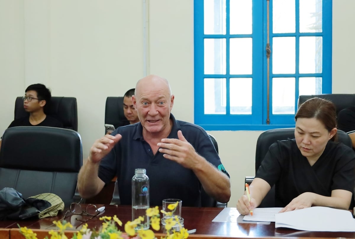 Giáo sư Mario Stael, Giám đốc điều hành Hội Nuôi trồng Thủy sản Thế giới - WAS trao đổi những thông tin liên quan đến Hội nghị APA 2027. Ảnh: Phương Chi. Giáo sư Mario Stael, Giám đốc điều hành Hội Nuôi trồng Thủy sản Thế giới - WAS trao đổi những thông tin liên quan đến Hội nghị APA 2027. Ảnh: Phương Chi.