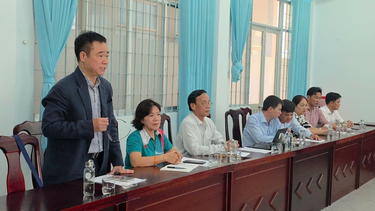 Ông Phạm Hoài Trung, Phó Chủ tịch VGA, Trưởng ban ESG/Net Zero, chuyên gia thẩm định khí nhà kính và đánh giá trưởng các tiêu chuẩn ESG, chia sẻ về kiểm kê và cơ hội từ thị trường carbon cho doanh nghiệp thủy sản. Ảnh: Hiệp hội Chuyển đổi Xanh Việt Nam. Ông Phạm Hoài Trung, Phó Chủ tịch VGA, Trưởng ban ESG/Net Zero, chuyên gia thẩm định khí nhà kính và đánh giá trưởng các tiêu chuẩn ESG, chia sẻ về kiểm kê và cơ hội từ thị trường carbon cho doanh nghiệp thủy sản. Ảnh: Hiệp hội Chuyển đổi Xanh Việt Nam.