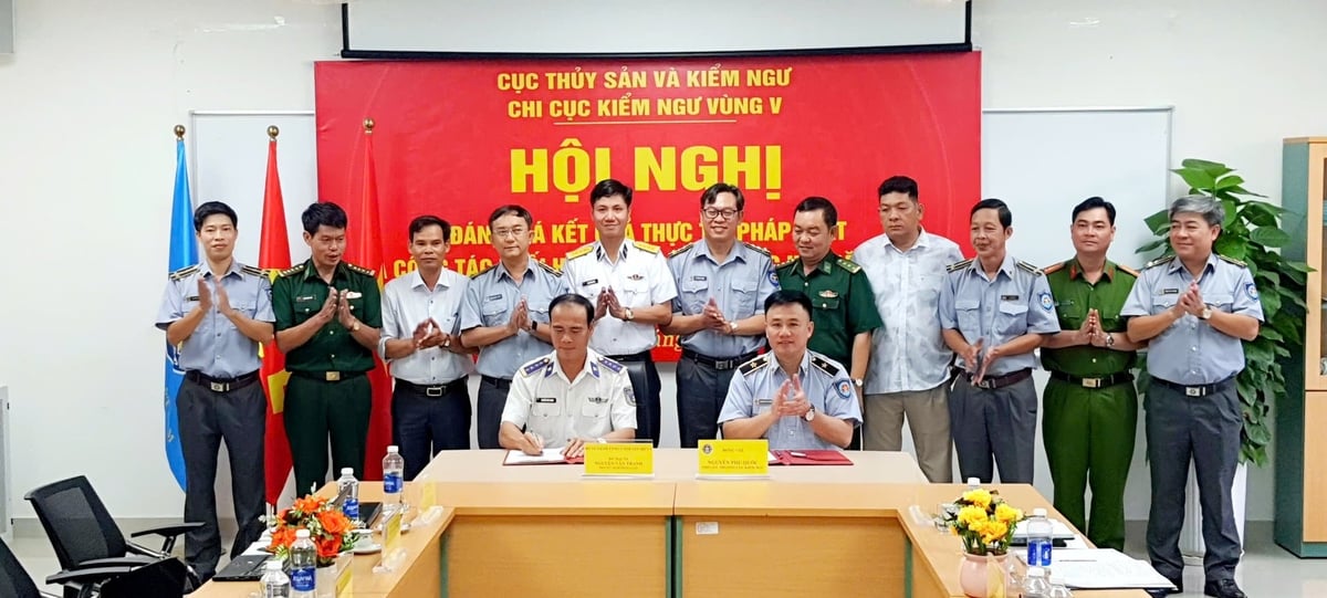 Chi cục Kiểm ngư Vùng V ký quy chế phối hợp với 9 địa phương từ Khánh Hòa đến An Giang và các lực lượng thực thi pháp luật trên vùng biển Tây Nam bộ như: Vùng Cảnh sát biển 4, Biên phòng Cà Mau, An Giang và Vùng V Hải quân. Ảnh: HT.
