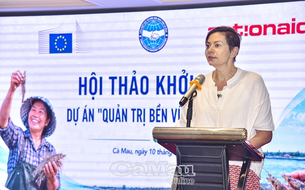 Bà Brenda A. Candries, đại diện Phái đoàn Liên minh châu Âu tại Việt Nam, khẳng định Dự án là sự đầu tư cho tương lai của ngành tôm Việt Nam. Ảnh: Hữu Thọ.