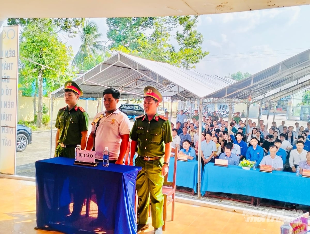 Bị cáo trong phiên tòa giả định. Ảnh: Trọng Linh.