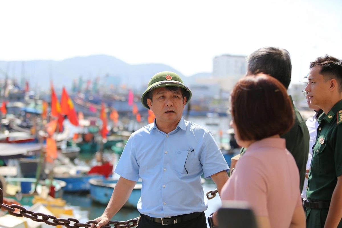 Phường Quy Nhơn (Gia Lai) triển khai công tác giải bản tàu cá không đủ điều kiện hoạt động. Ảnh: V.Đ.T.