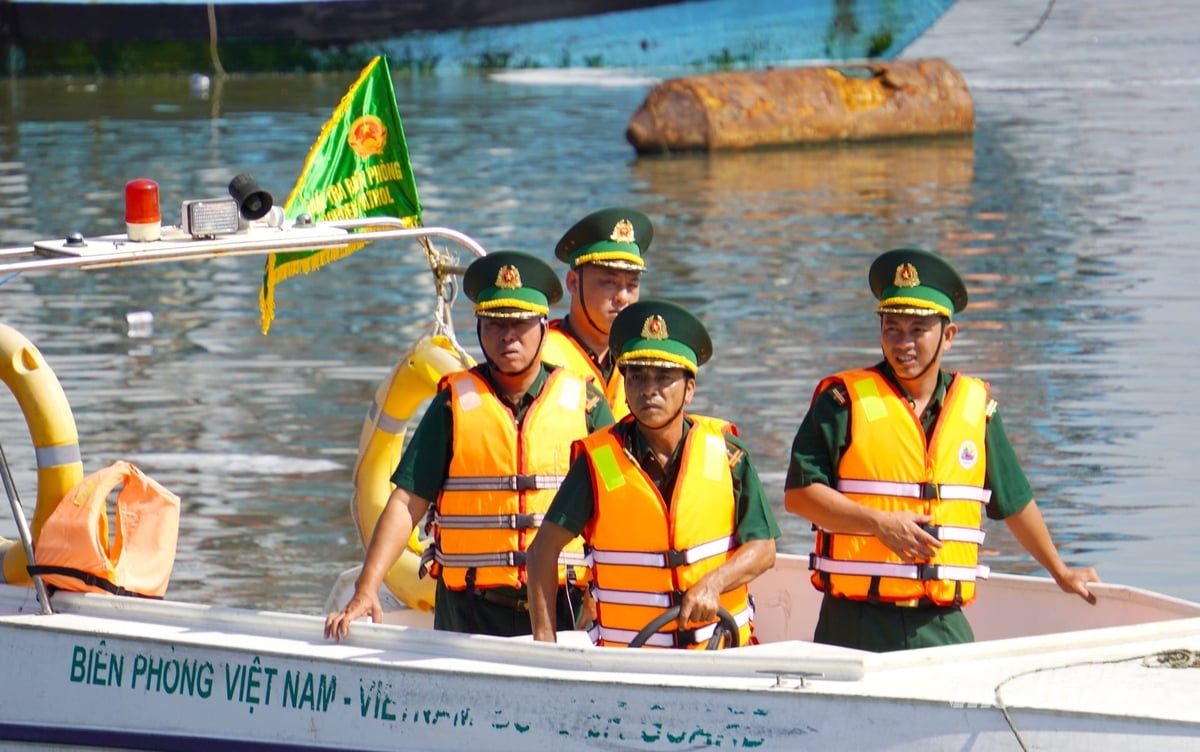TP.HCM tăng cường kiểm soát tàu cá tại cảng, từ điều kiện xuất, nhập bến, thiết bị VMS đến sản lượng thủy sản khai thác, nhằm ngăn ngừa và xử lý vi phạm IUU. Ảnh: Lê Bình.