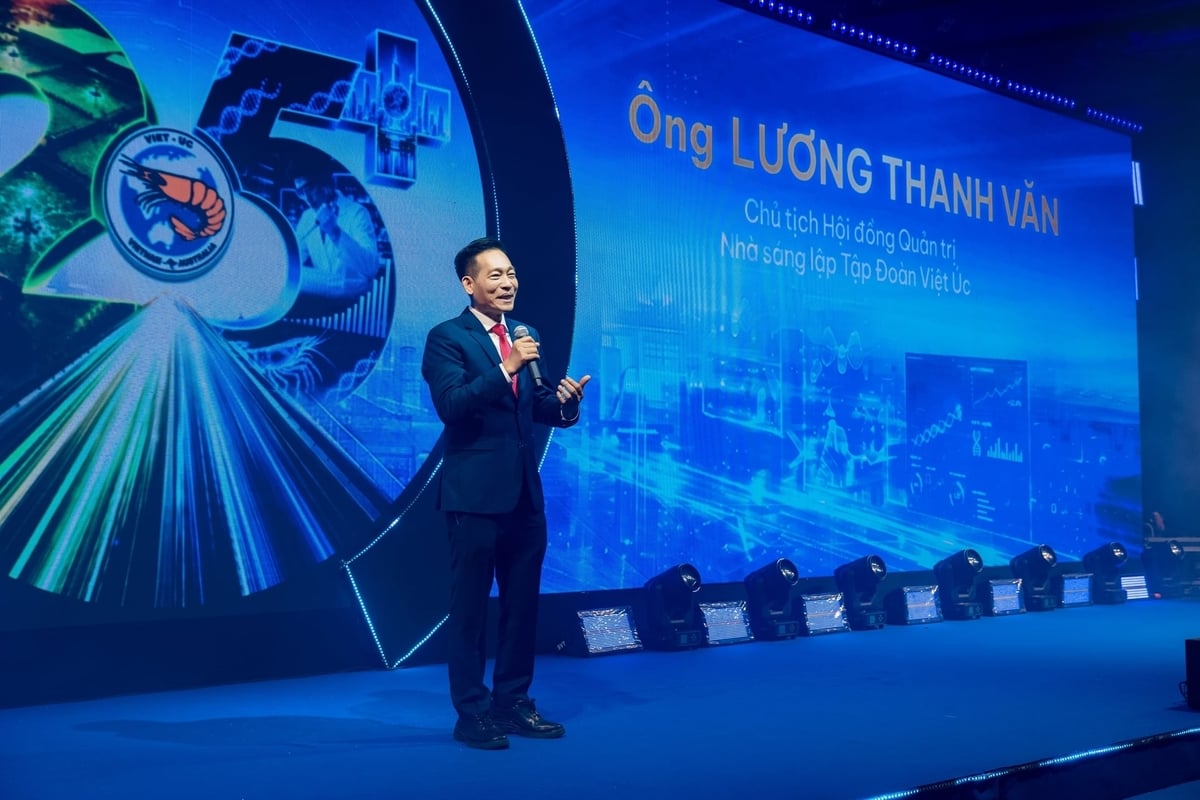 Ông Lương Thanh Văn, Chủ tịch HĐQT, Nhà sáng lập Tập đoàn Việt Úc chia sẻ, doanh nghiệp định hình tiên phong công nghệ là nền tảng cho giai đoạn phát triển tiếp theo và chính thức công bố định hướng trở thành Tập đoàn Công nghệ Thủy sản. Ảnh: PV.