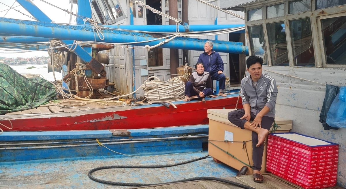 Tập trung tuyên truyền Luật Thủy sản cho ngư dân là nền tảng tảng vững chắc trong thực hiện chống khai thác IUU. Ảnh: Việt Khánh.