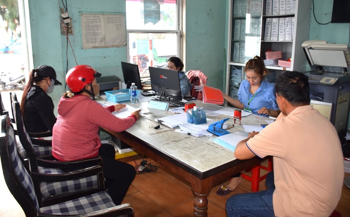 Ngư dân Gia Lai khai báo chuyến biển tại Cảng cá Quy Nhơn. Ảnh: V.Đ.T. Ngư dân Gia Lai khai báo chuyến biển tại Cảng cá Quy Nhơn. Ảnh: V.Đ.T.