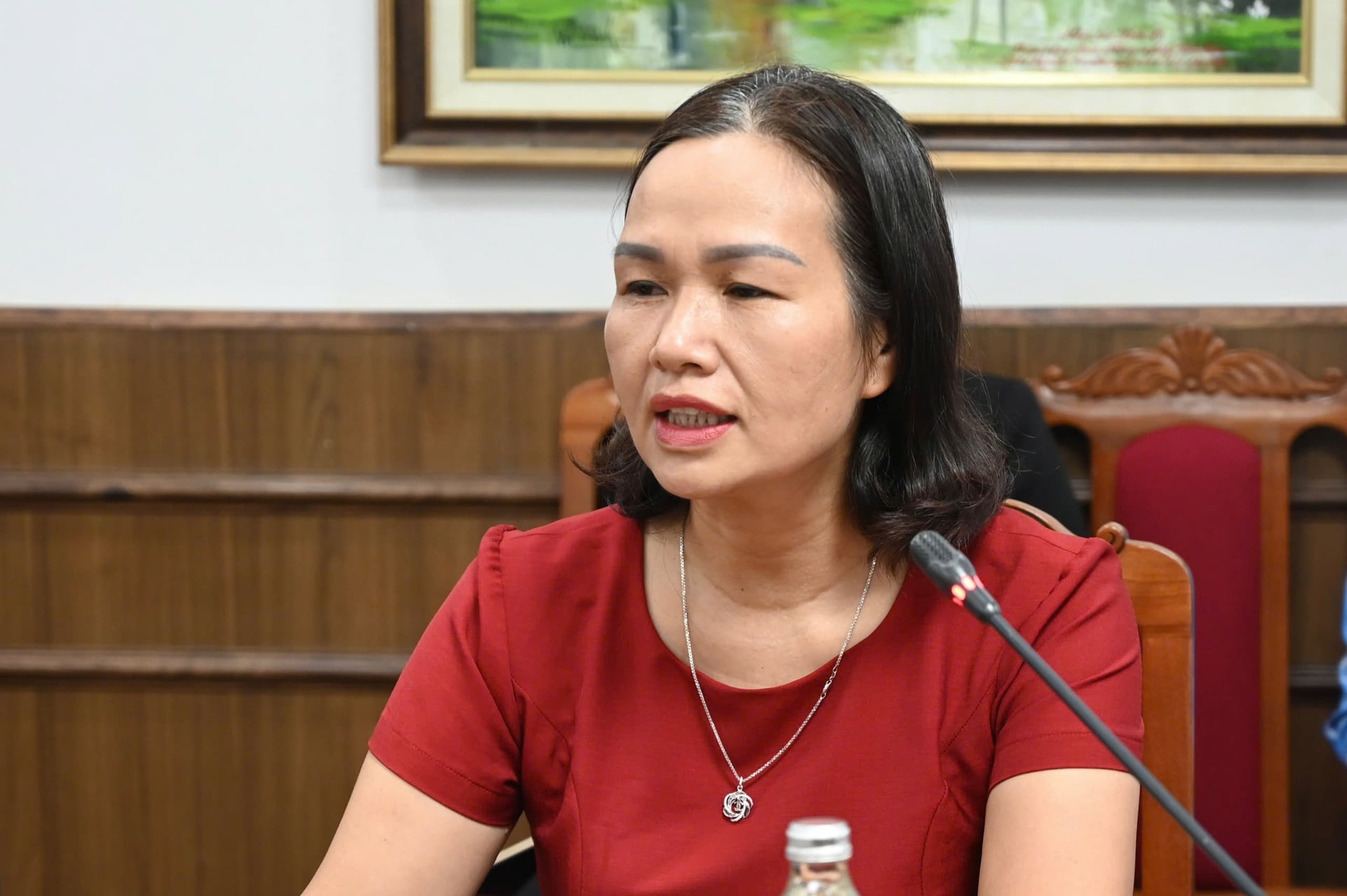 TS. Nguyễn Thị Hương đề xuất khung chính sách quản trị phúc lợi động vật tại Hội thảo 'Phúc lợi động vật - Đề xuất thể chế, chính sách và thực thi'. Ảnh: Kiều Chi. TS. Nguyễn Thị Hương đề xuất khung chính sách quản trị phúc lợi động vật tại Hội thảo 'Phúc lợi động vật - Đề xuất thể chế, chính sách và thực thi'. Ảnh: Kiều Chi.