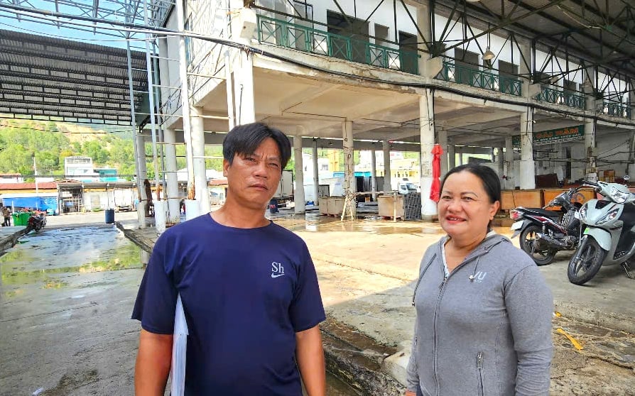 Ngư dân Phùng Đình Phước cập cảng Hòn Rớ tuân thủ các quy định đi khai về trình. Ảnh: KS. Ngư dân Phùng Đình Phước cập cảng Hòn Rớ tuân thủ các quy định đi khai về trình. Ảnh: KS.