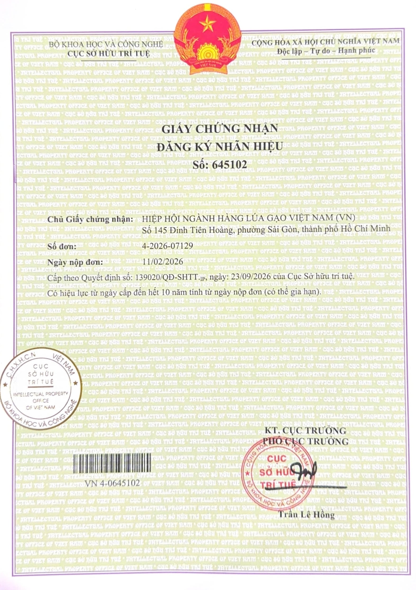 Cục Sở hữu trí tuệ (Bộ Khoa học và Công nghệ) cấp Giấy chứng nhận đăng ký nhãn hiệu số 645102 cho Hiệp hội ngành hàng Lúa gạo Việt Nam. Ảnh: VIETRISA.