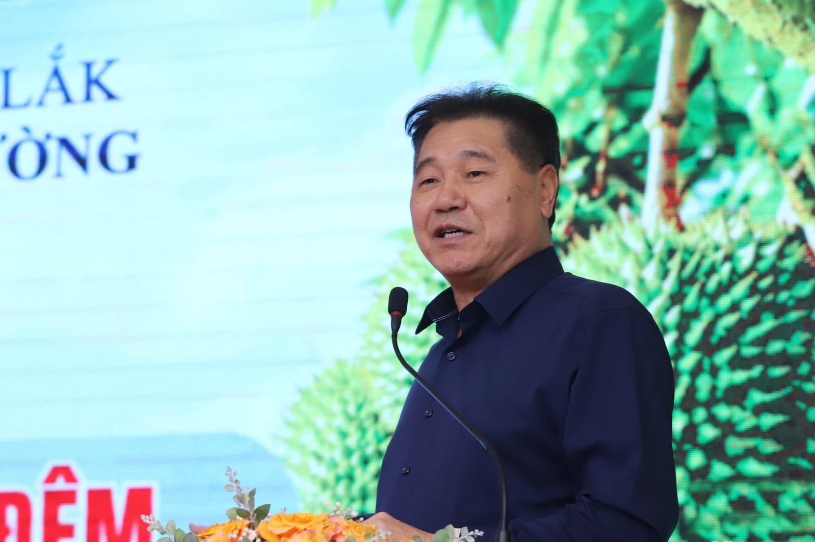 Giám đốc Trung tâm Khuyến nông Quốc gia Lê Quốc Thanh cho rằng chiến dịch là bước chuyển từ chủ trương sang hành động cụ thể trên đồng ruộng để chuẩn hóa mã số vùng trồng sầu riêng. Ảnh: Tài Đại. Giám đốc Trung tâm Khuyến nông Quốc gia Lê Quốc Thanh cho rằng chiến dịch là bước chuyển từ chủ trương sang hành động cụ thể trên đồng ruộng để chuẩn hóa mã số vùng trồng sầu riêng. Ảnh: Tài Đại.