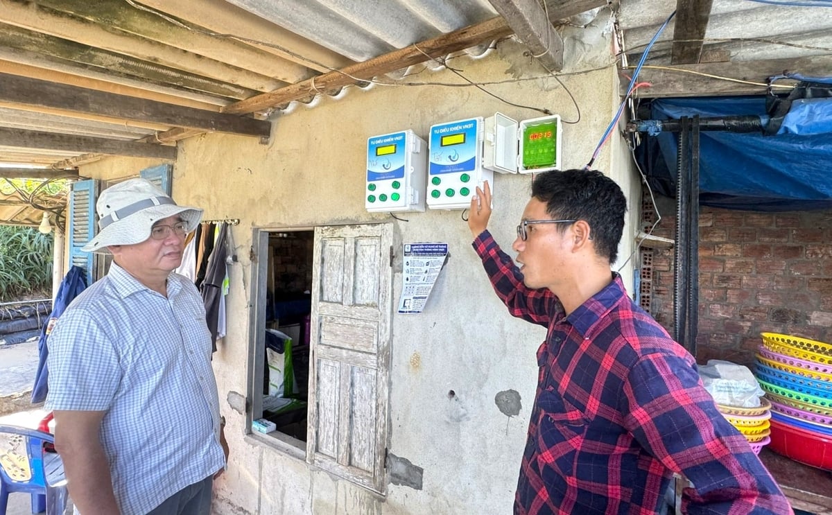 Các chỉ số môi trường nuôi được theo dõi thường xuyên trên máy đo. Ảnh: L.K. Các chỉ số môi trường nuôi được theo dõi thường xuyên trên máy đo. Ảnh: L.K.