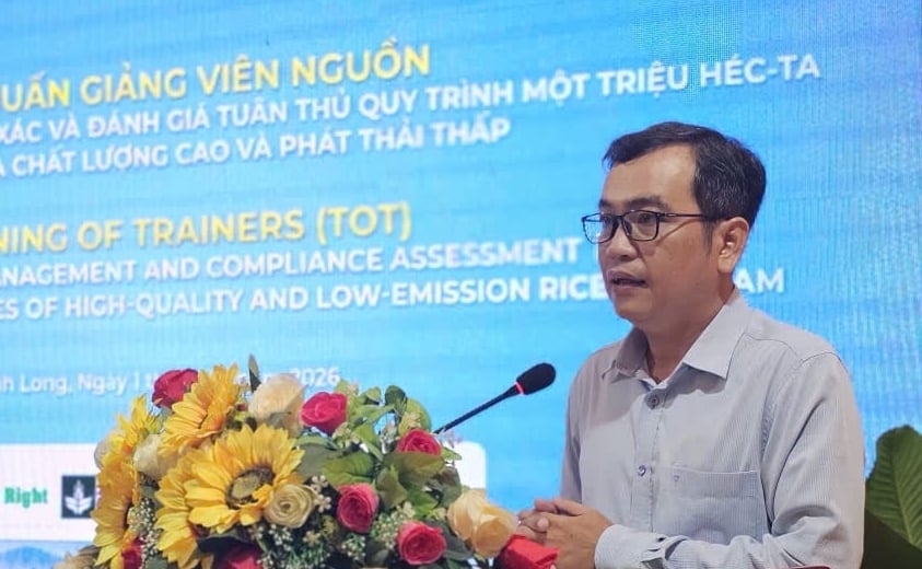 Ông Nguyễn Thanh Bình, Chi cục trưởng Chi cục Trồng trọt và Bảo vệ thực vật tỉnh Vĩnh Long phát biểu tại chương trình tập huấn. Ảnh: Trọng Linh. Ông Nguyễn Thanh Bình, Chi cục trưởng Chi cục Trồng trọt và Bảo vệ thực vật tỉnh Vĩnh Long phát biểu tại chương trình tập huấn. Ảnh: Trọng Linh.