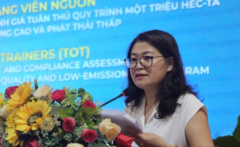 Bà Đinh Thị Kim Dung, Chánh Văn phòng IRRI Việt Nam phát biểu tại buổi tập huấn. Ảnh: Trọng Linh. Bà Đinh Thị Kim Dung, Chánh Văn phòng IRRI Việt Nam phát biểu tại buổi tập huấn. Ảnh: Trọng Linh.