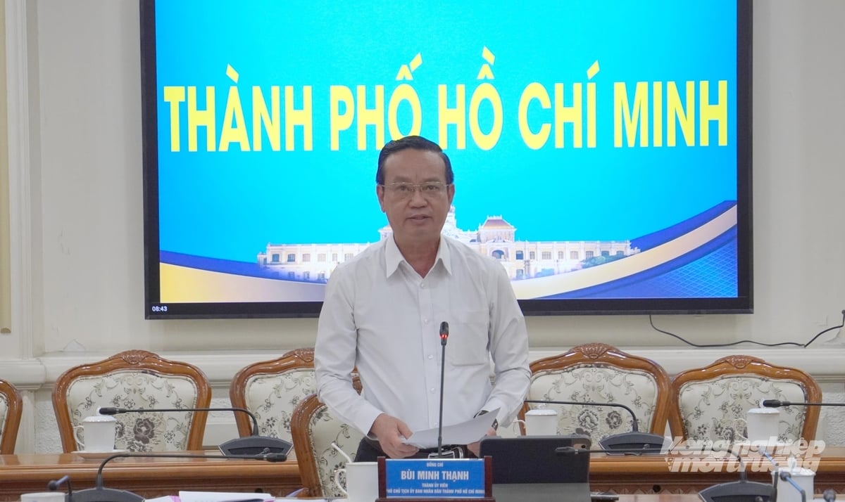 Ông Bùi Minh Thạnh: 'Cùng với kiểm soát đội tàu, TP.HCM ban hành chính sách hỗ trợ ngư dân giải bản, chuyển đổi nghề và duy trì thiết bị giám sát hành trình'. Ảnh: Lê Bình. Ông Bùi Minh Thạnh: 'Cùng với kiểm soát đội tàu, TP.HCM ban hành chính sách hỗ trợ ngư dân giải bản, chuyển đổi nghề và duy trì thiết bị giám sát hành trình'. Ảnh: Lê Bình.