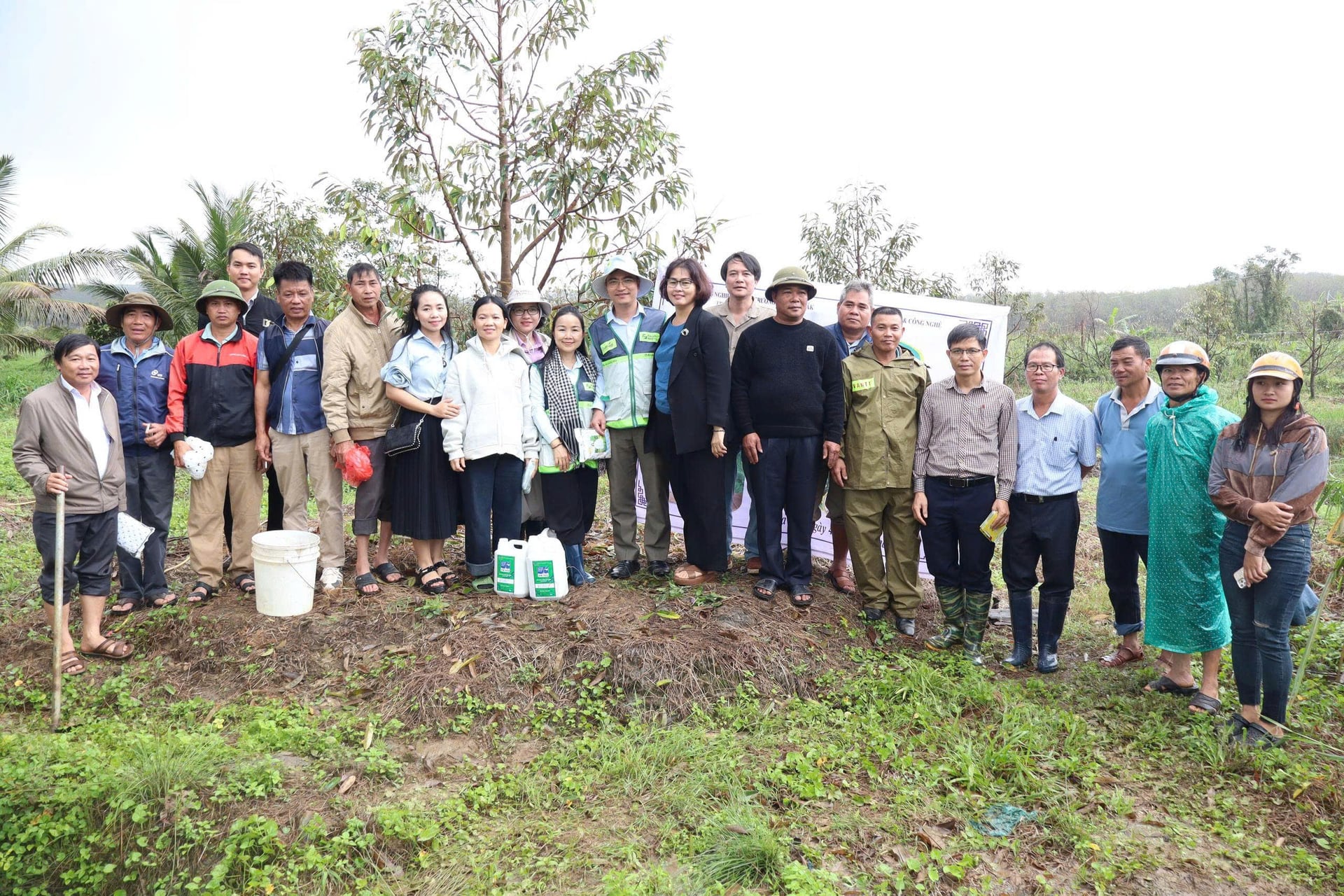 Sự hỗ trợ từ lực lượng khuyến nông góp phần giúp người dân Đắk Lắk sớm ổn định sinh kế sau thiên tai. Ảnh: Trần Thọ. Sự hỗ trợ từ lực lượng khuyến nông góp phần giúp người dân Đắk Lắk sớm ổn định sinh kế sau thiên tai. Ảnh: Trần Thọ.