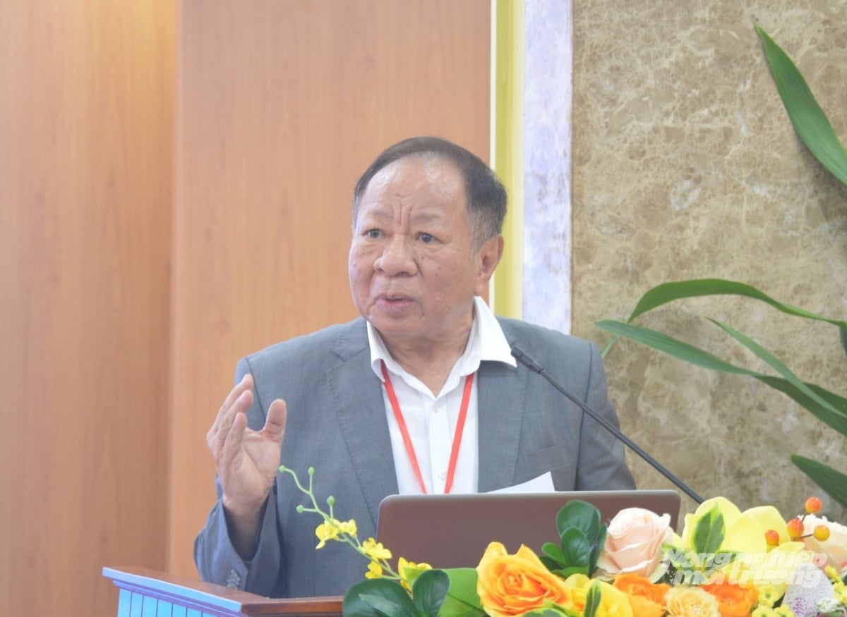 Chủ tịch Hiệp hội Nuôi biển Việt Nam Nguyễn Hữu Dũng đề xuất tỉnh An Giang cần chuyển mạnh từ nuôi biển tự phát sang sản xuất công nghiệp, tiến ra vùng biển mở và xa bờ để tạo đột phá. Ảnh: Trung Chánh.