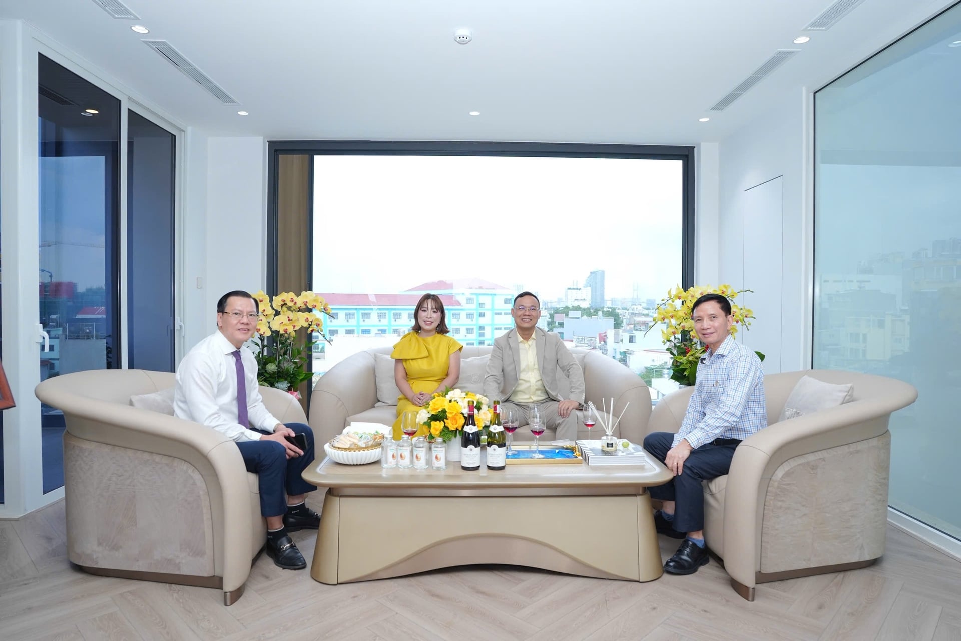 Ban Lãnh đạo TAFA Group đón tiếp các đại biểu, khách quý tại Văn phòng TAFA Building TP.HCM. Ảnh: Tafa. Ban Lãnh đạo TAFA Group đón tiếp các đại biểu, khách quý tại Văn phòng TAFA Building TP.HCM. Ảnh: Tafa.