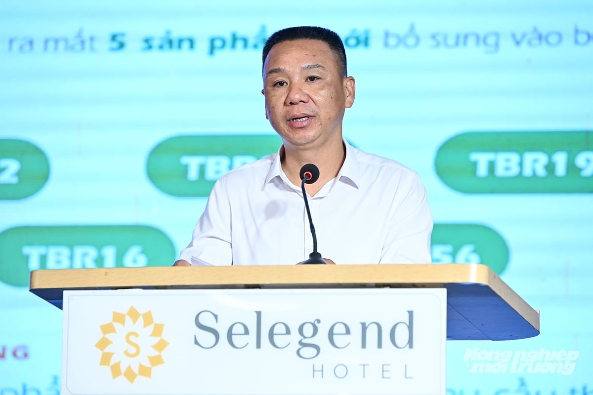 Ông Phạm Văn Hoàn, Phó Tổng Giám đốc ThaiBinh Seed đưa ra các định hướng, cam kết của ThaiBinh Seed trong thời gian tới. Ảnh: Tùng Đinh. Ông Phạm Văn Hoàn, Phó Tổng Giám đốc ThaiBinh Seed đưa ra các định hướng, cam kết của ThaiBinh Seed trong thời gian tới. Ảnh: Tùng Đinh.
