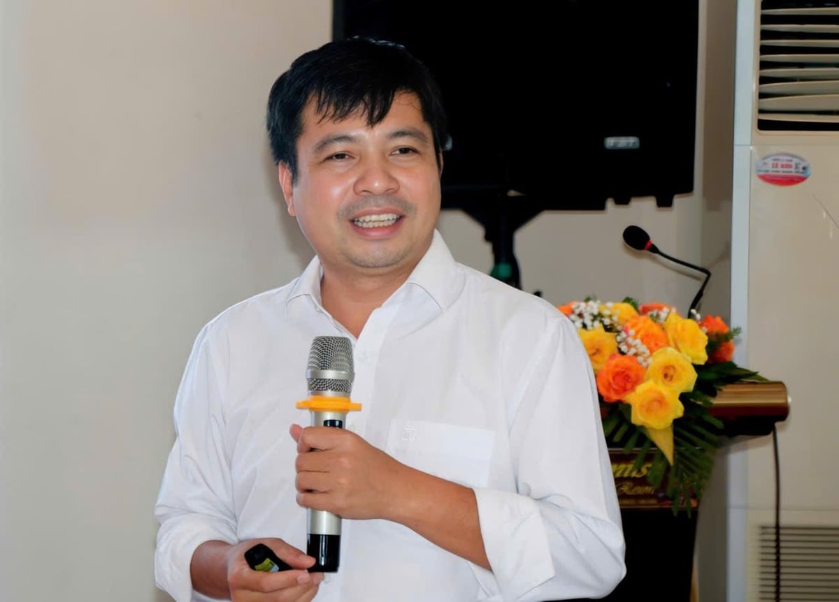 ThS Nguyễn Đức Điện chia sẻ giải pháp chăn nuôi dê, cừu phù hợp với điều kiện tại tỉnh Khánh Hòa. Ảnh: KS.